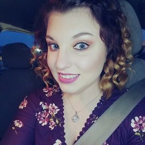 Meet your Posher, Courtney